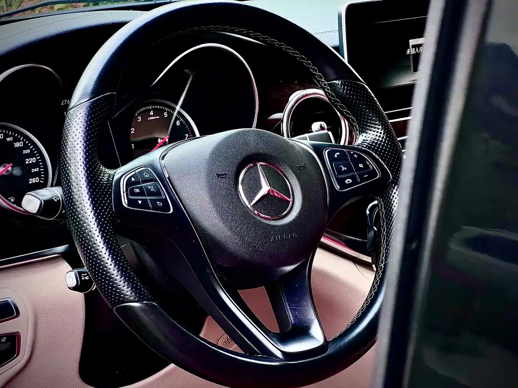 Mercedes-Benz V-Class 2018 — фото 11