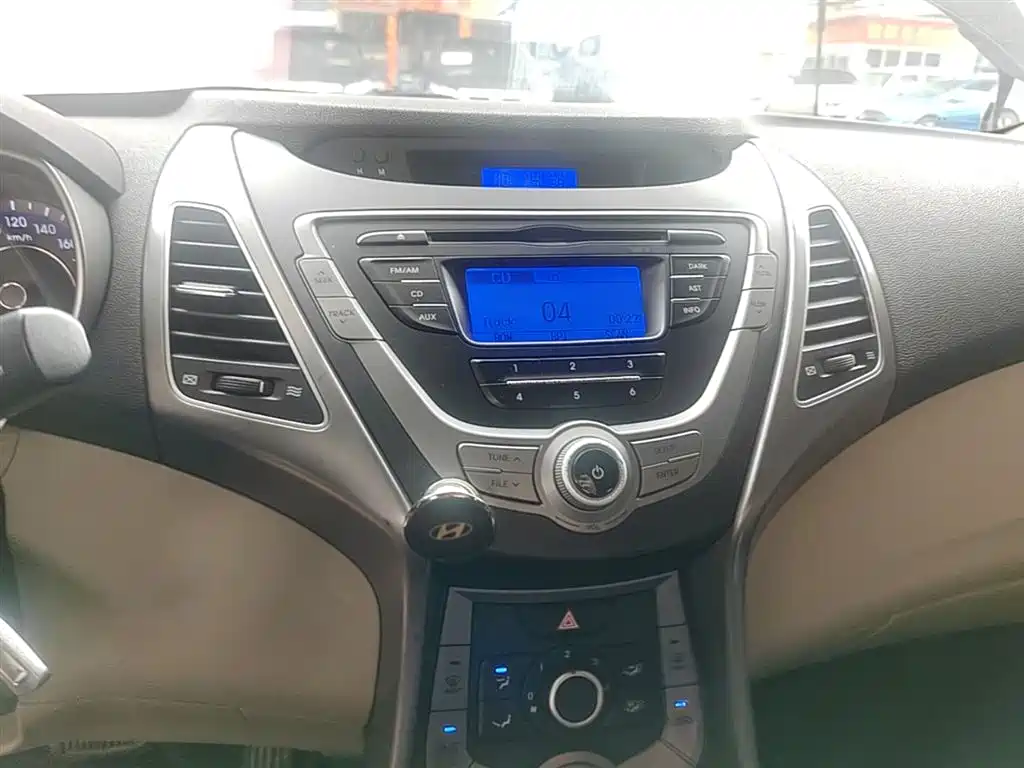 Hyundai Elantra Langdong 2016 — фото 13