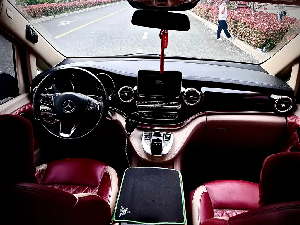 Mercedes-Benz V-Class 2018 — фото 14