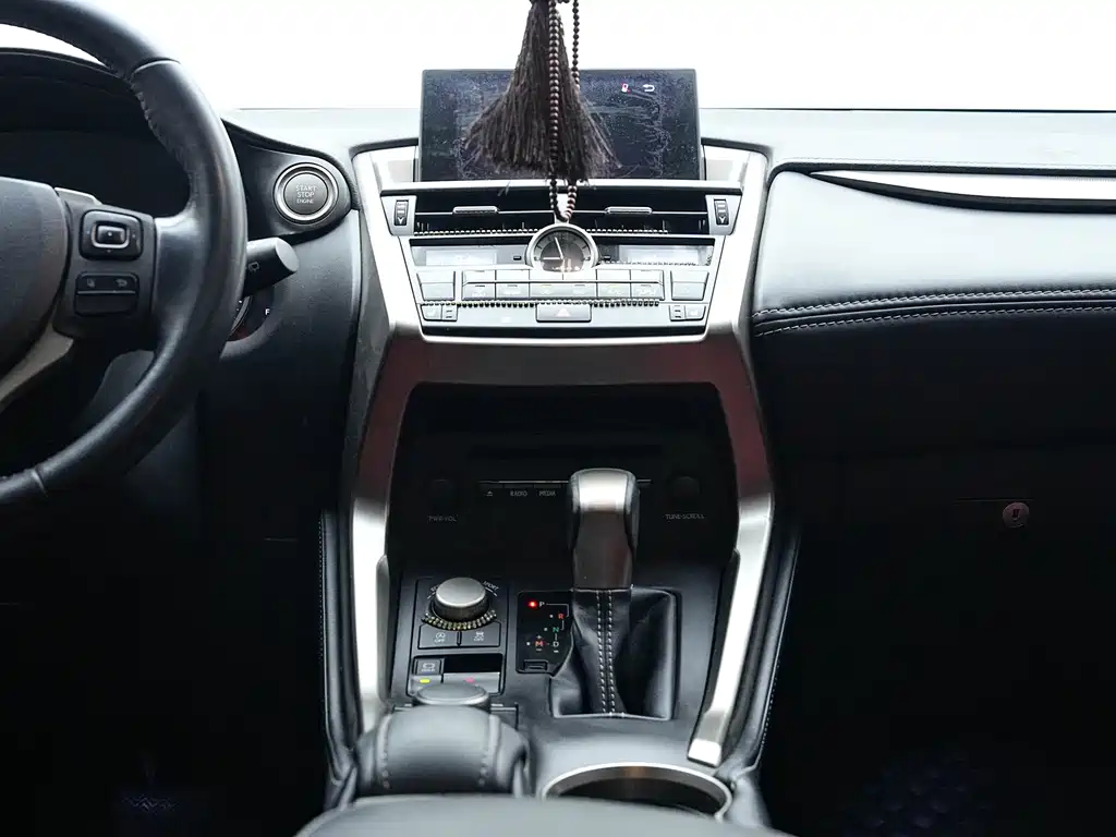 Lexus NX 2015 — фото 24