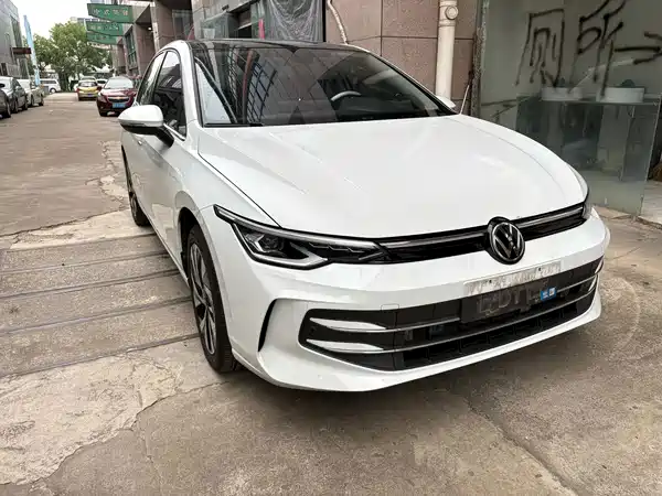 Volkswagen Golf 2025