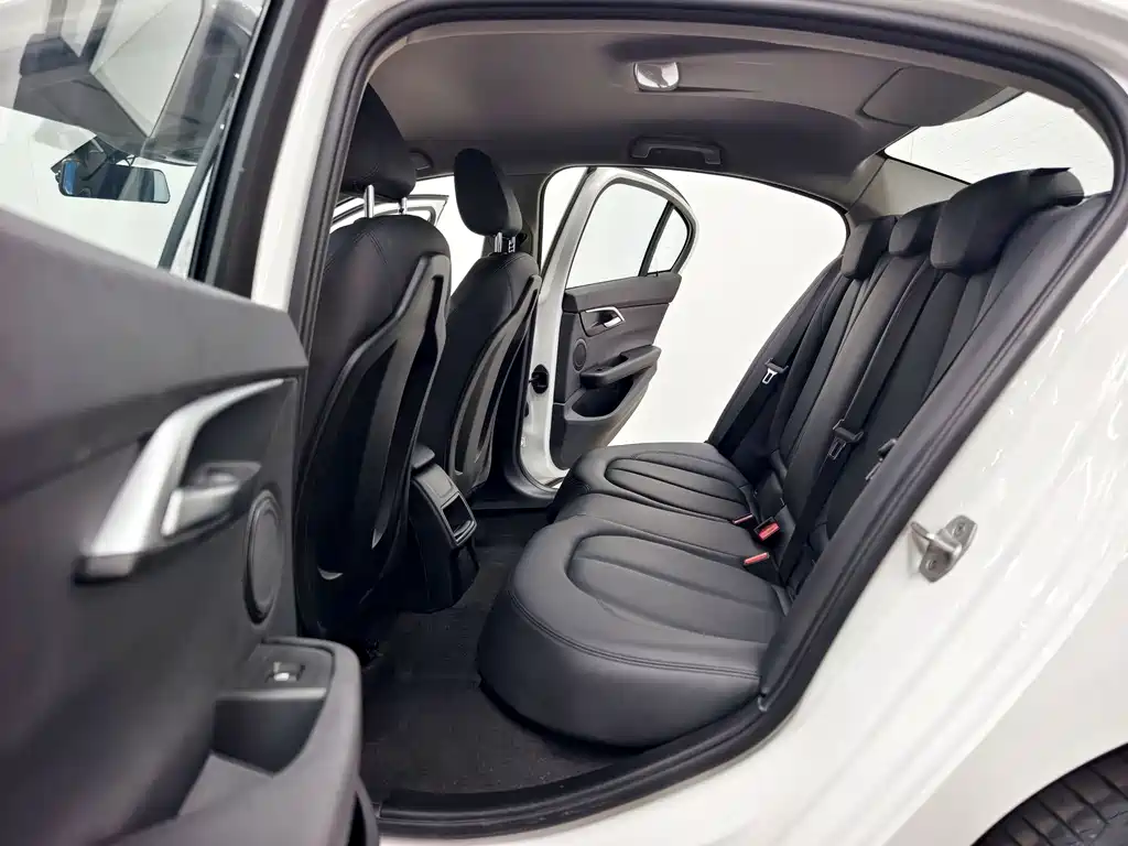 BMW 1 Series 2020 — фото 12