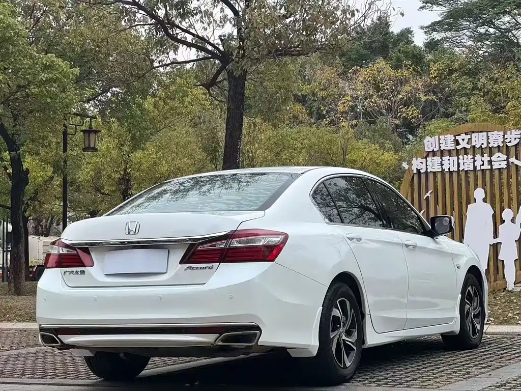 Honda Accord 2017 — фото 9