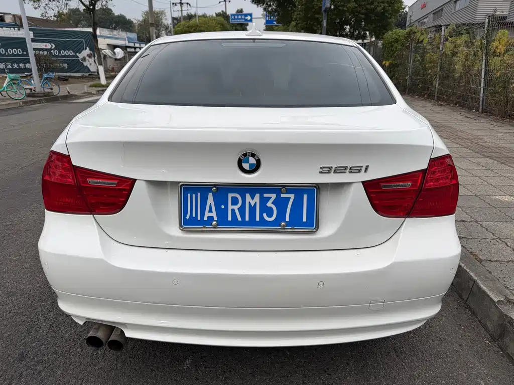 BMW 3 Series 2011 — фото 4