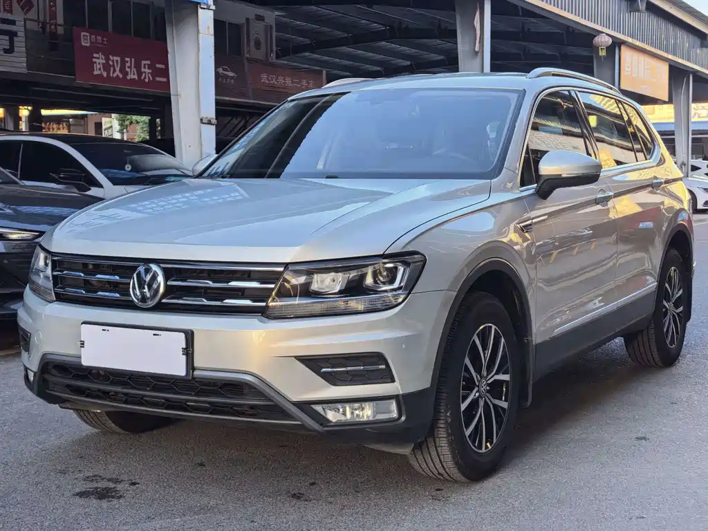 Volkswagen Tiguan L 2018 — фото 1