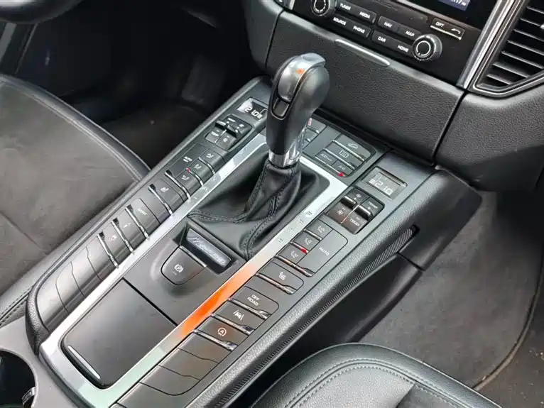 Porsche Macan 2018 — фото 13