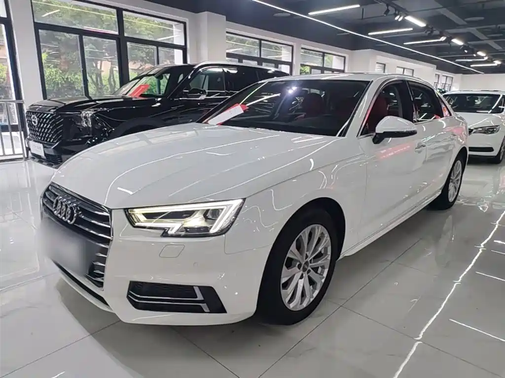 Audi A4L 2019 — фото 1