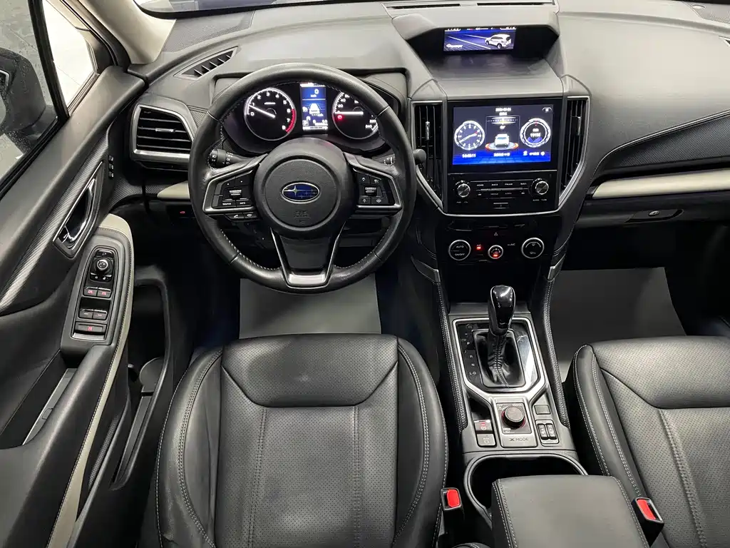 Subaru Forester 2023 — фото 12