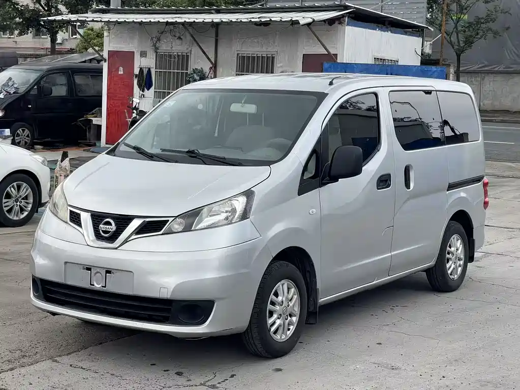 Nissan NV200 2015