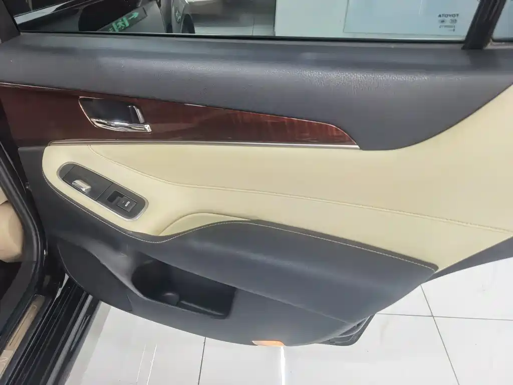 Toyota Crown 2016 — фото 16