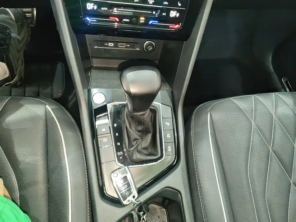 Volkswagen Tiguan L 2022 — фото 14