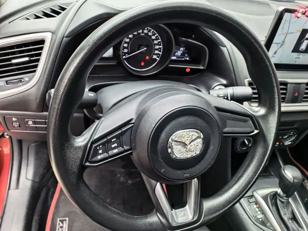 Mazda 3 Axela 2018 — фото 12