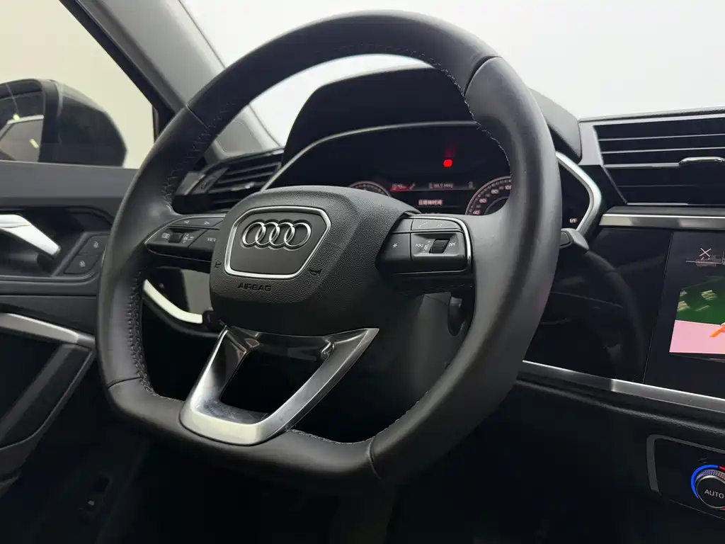Audi Q3 2023 — фото 13
