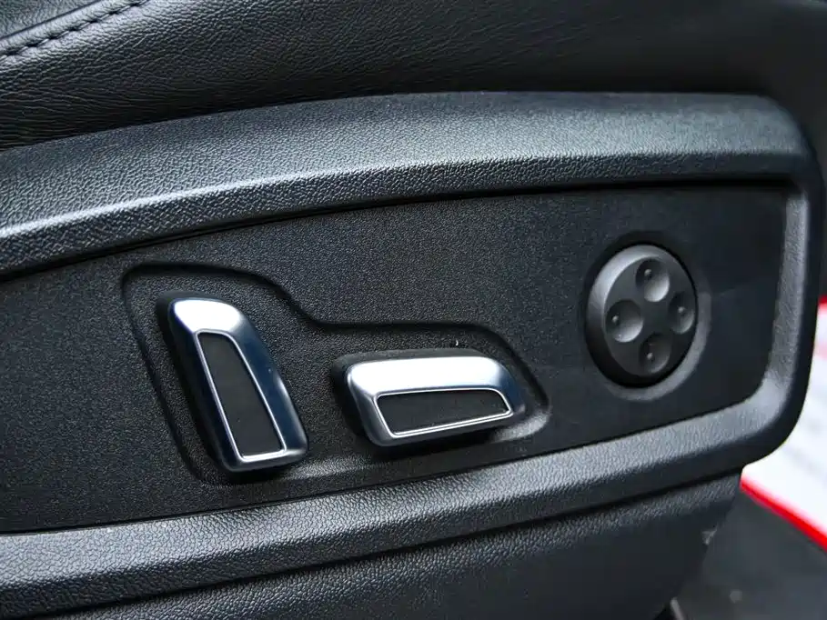 Audi Q5L 2023 — фото 27