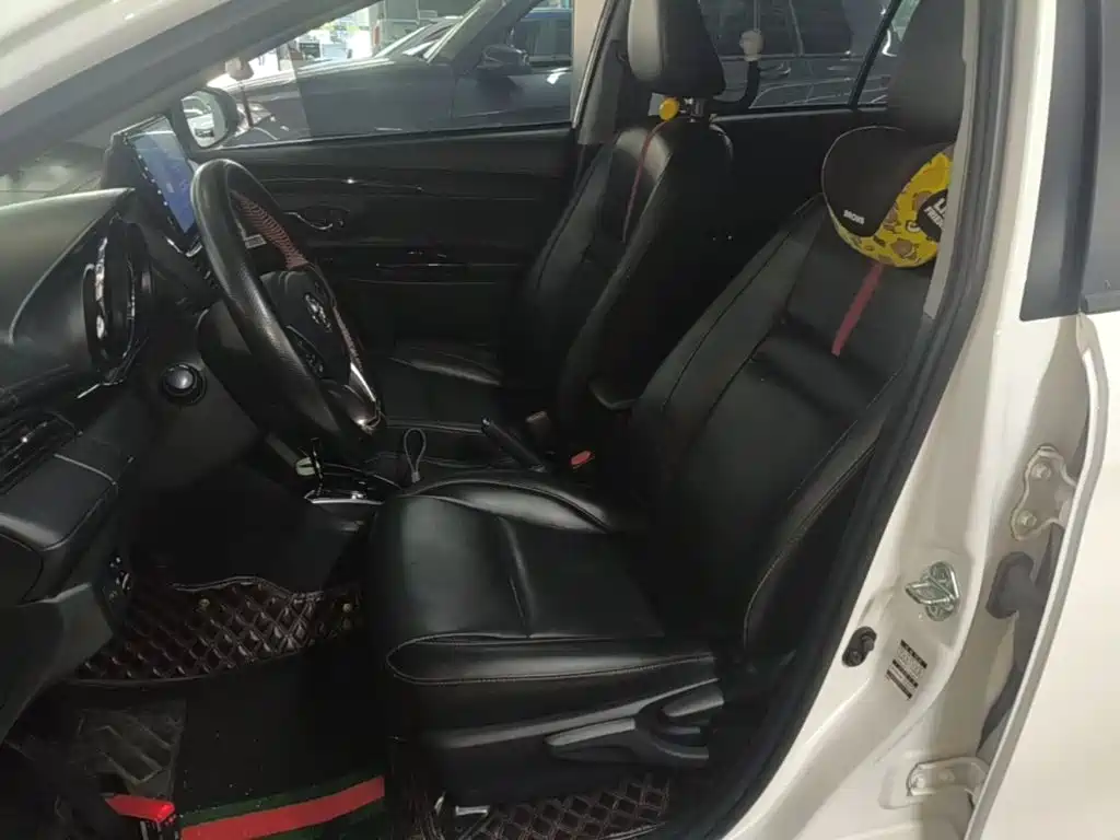 Toyota Yaris L 2023 — фото 15