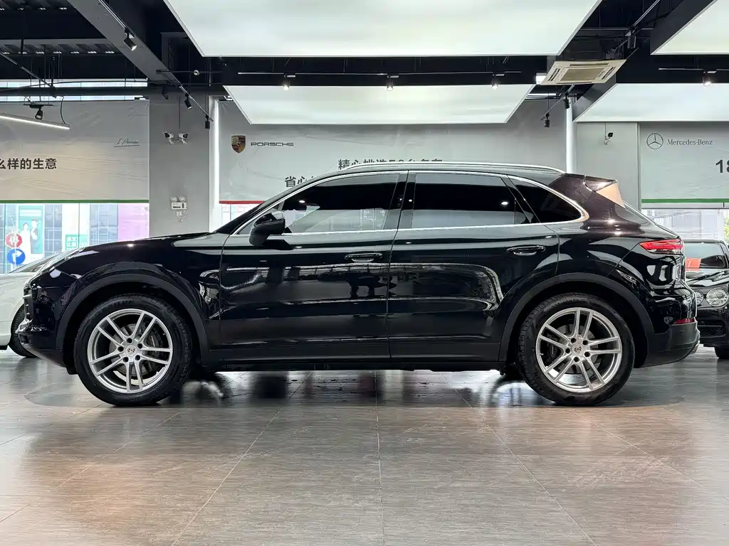 Porsche Cayenne 2019 — фото 18