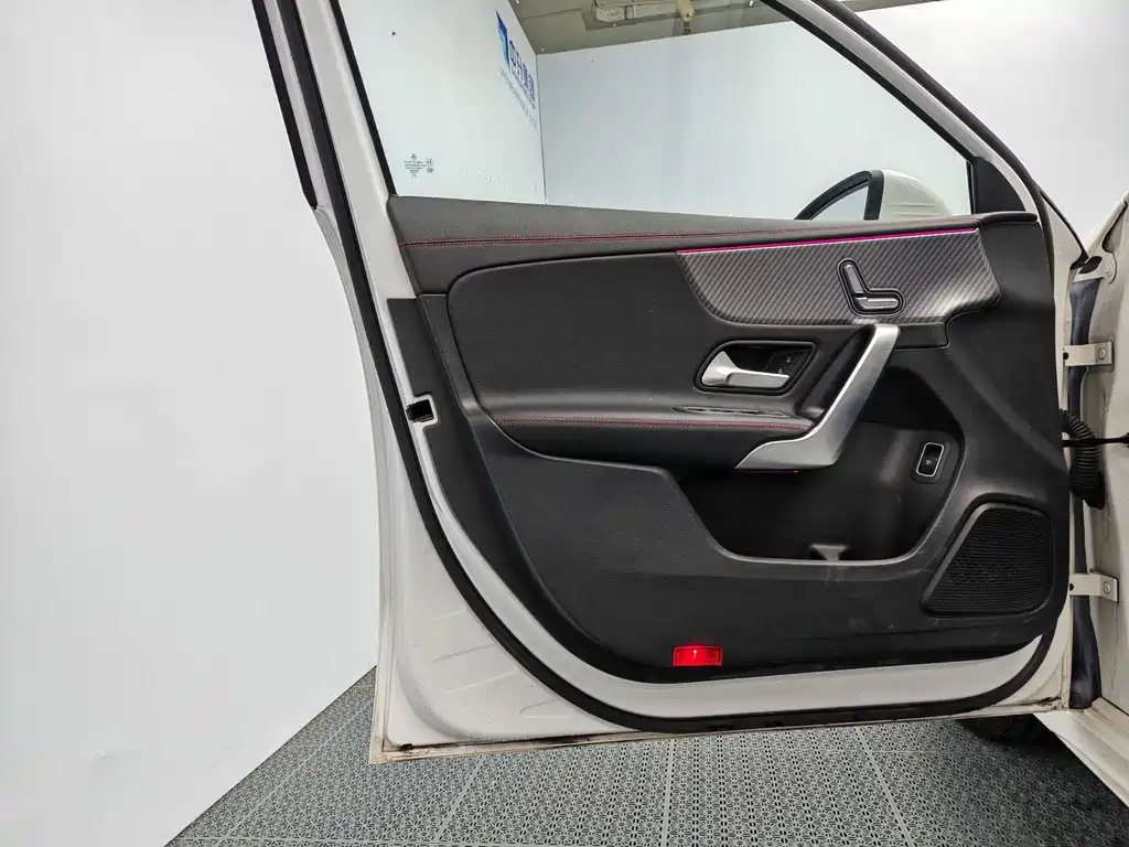 Mercedes-Benz A-Class 2023 — фото 13