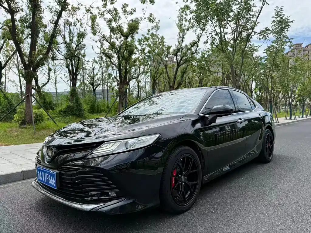Toyota Camry 2018 — фото 1