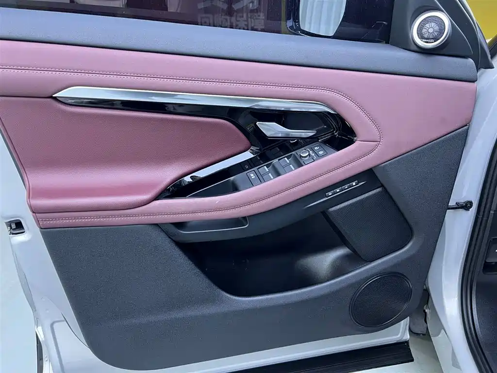 Land Rover Evoque 2024 — фото 16