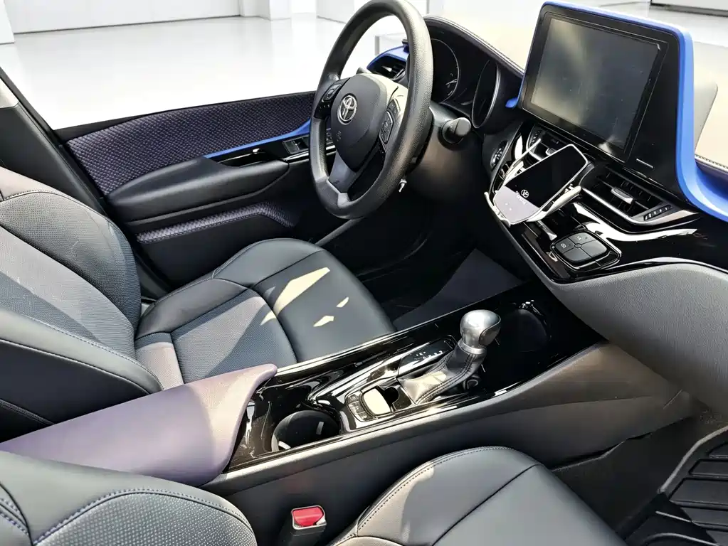 Toyota C-HR 2021 — фото 16