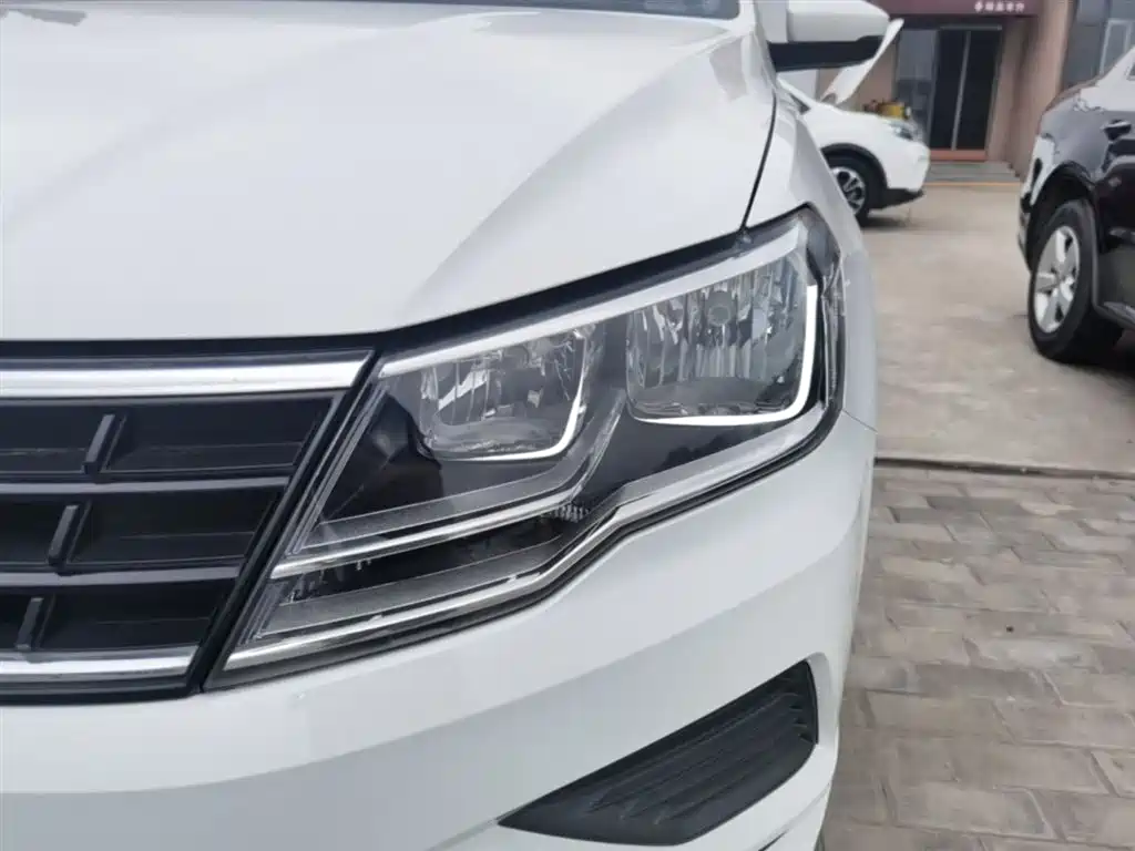 Volkswagen Jetta 2019 — фото 24