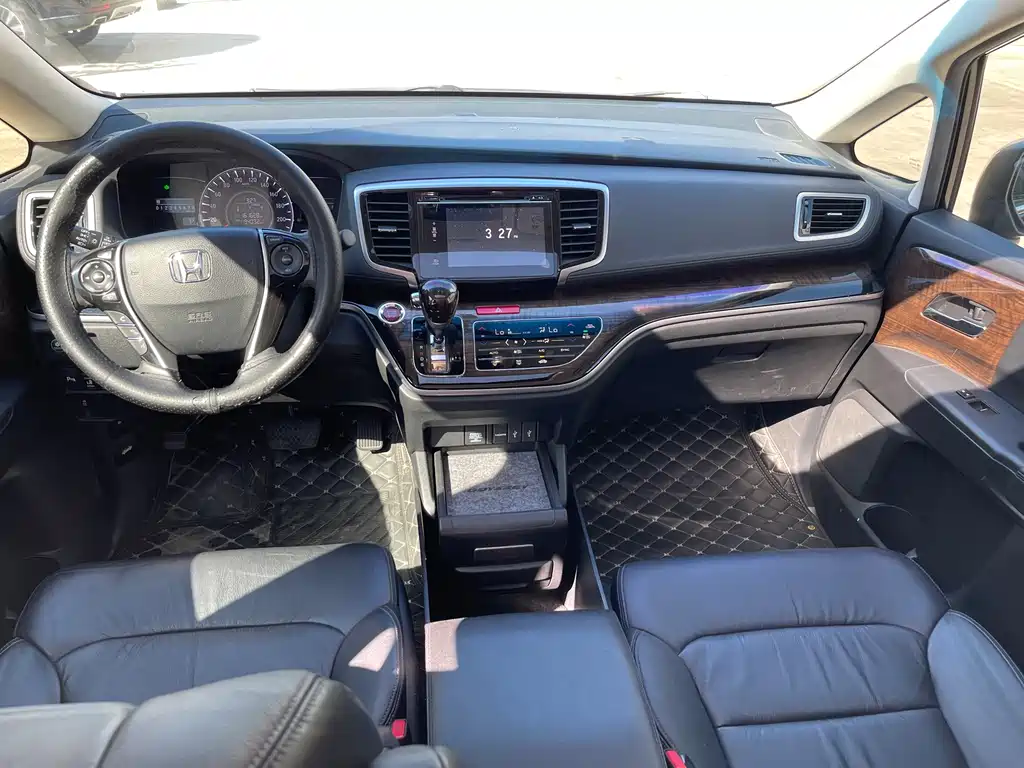 Honda Odyssey 2017 — фото 17