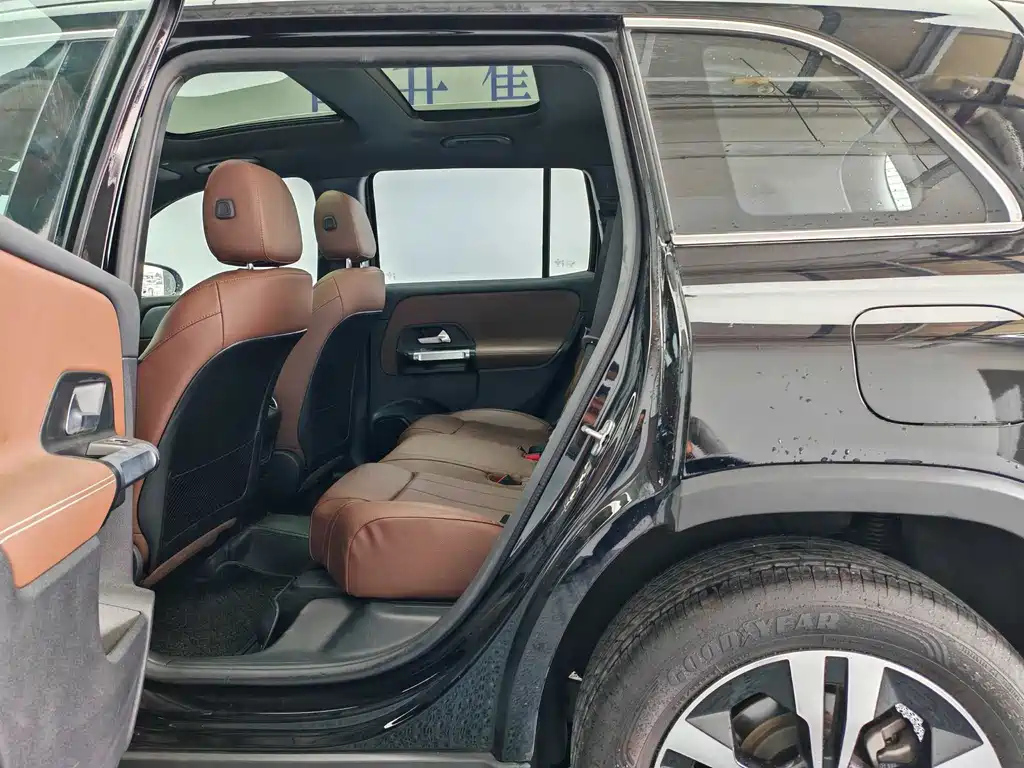 Mercedes-Benz GLB 2024 — фото 12