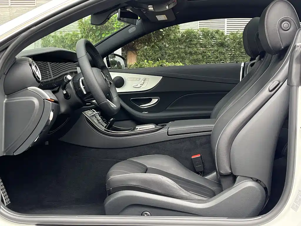 Mercedes-Benz E-Class 2022 — фото 9