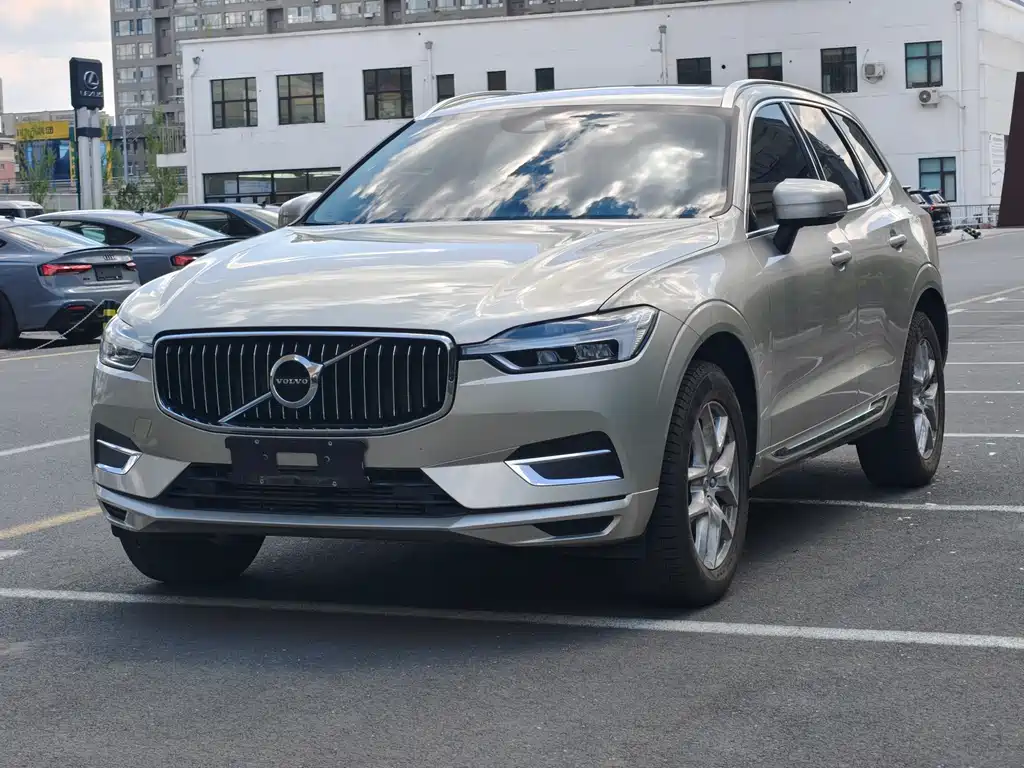 Volvo XC60 2019 — фото 1