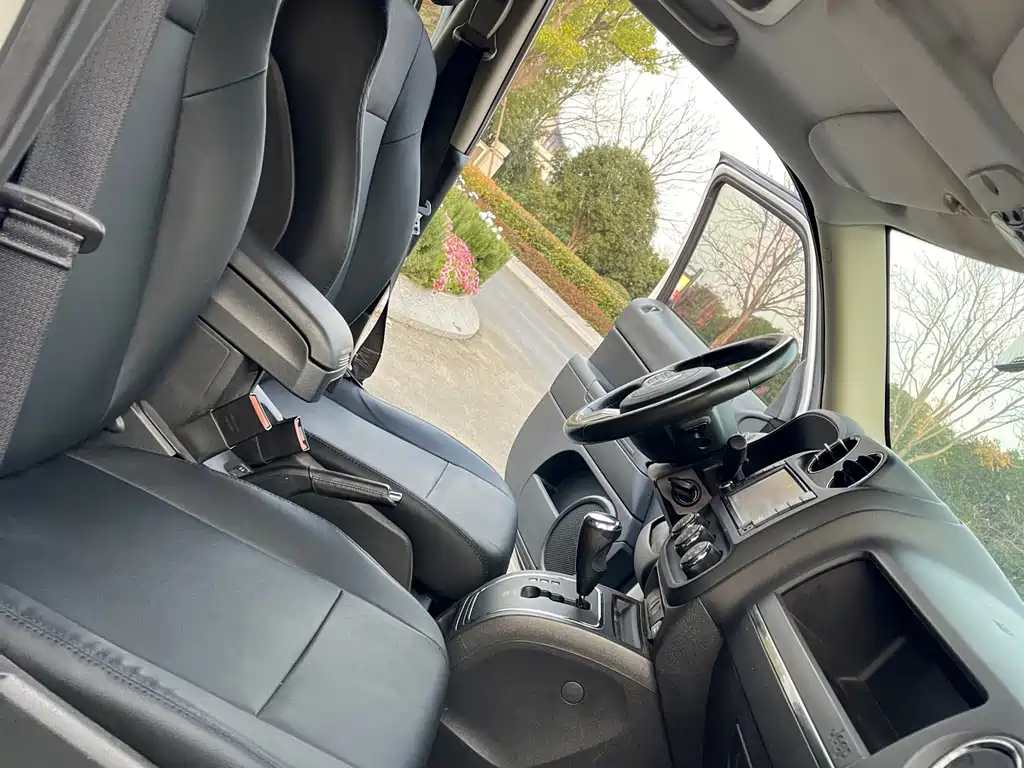 Jeep Freelancer 2015 — фото 11