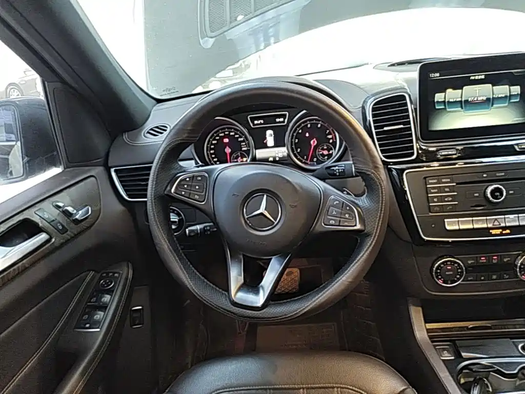 Mercedes-Benz GLE 2017 — фото 11