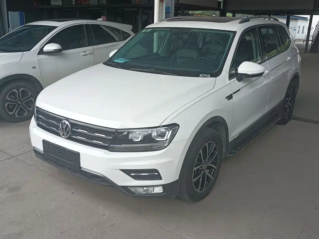 Volkswagen Tiguan L 2018 — фото 1