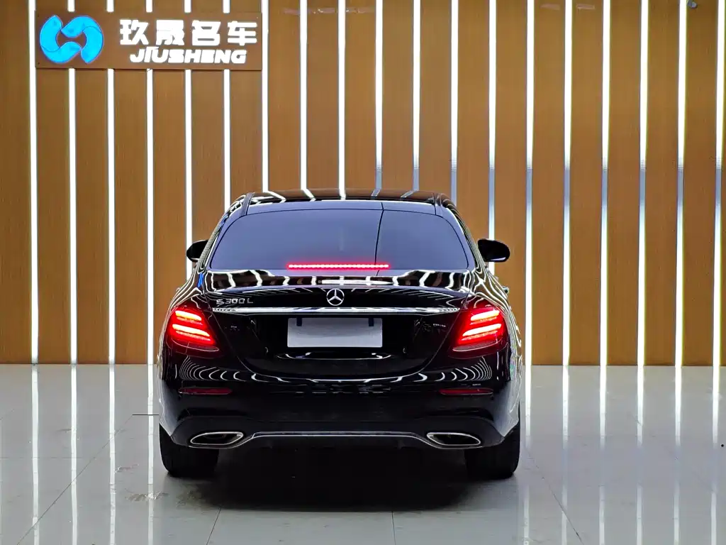 Mercedes-Benz E-Class 2017 — фото 15