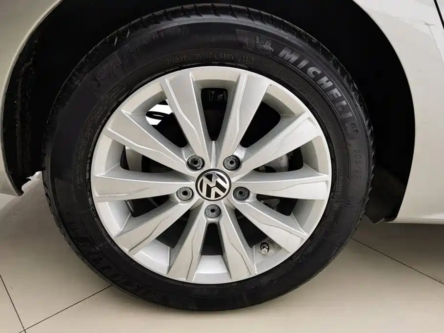 Volkswagen Sagitar 2013