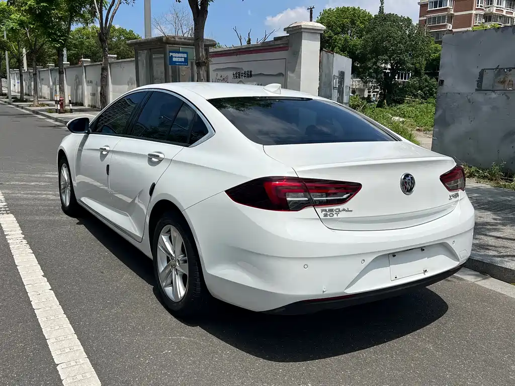 Buick Regal 2018 — фото 15