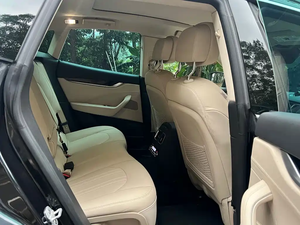 Maserati Levante 2018 — фото 13