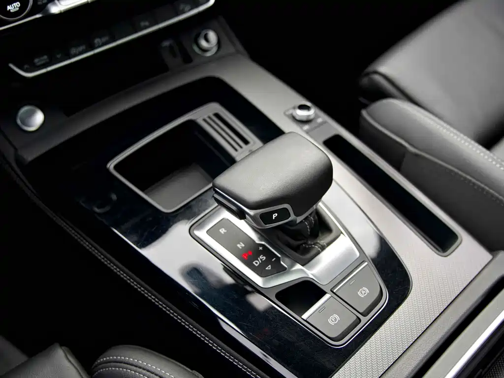 Audi Q5L 2023 — фото 10