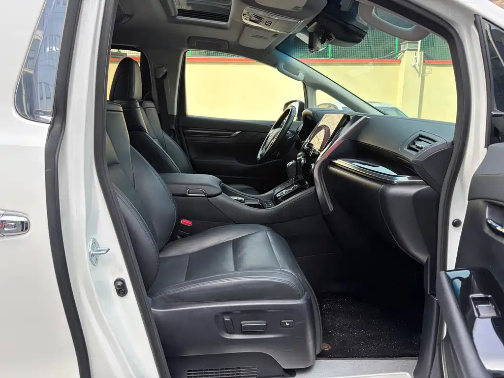Toyota Vellfire 2023 — фото 12