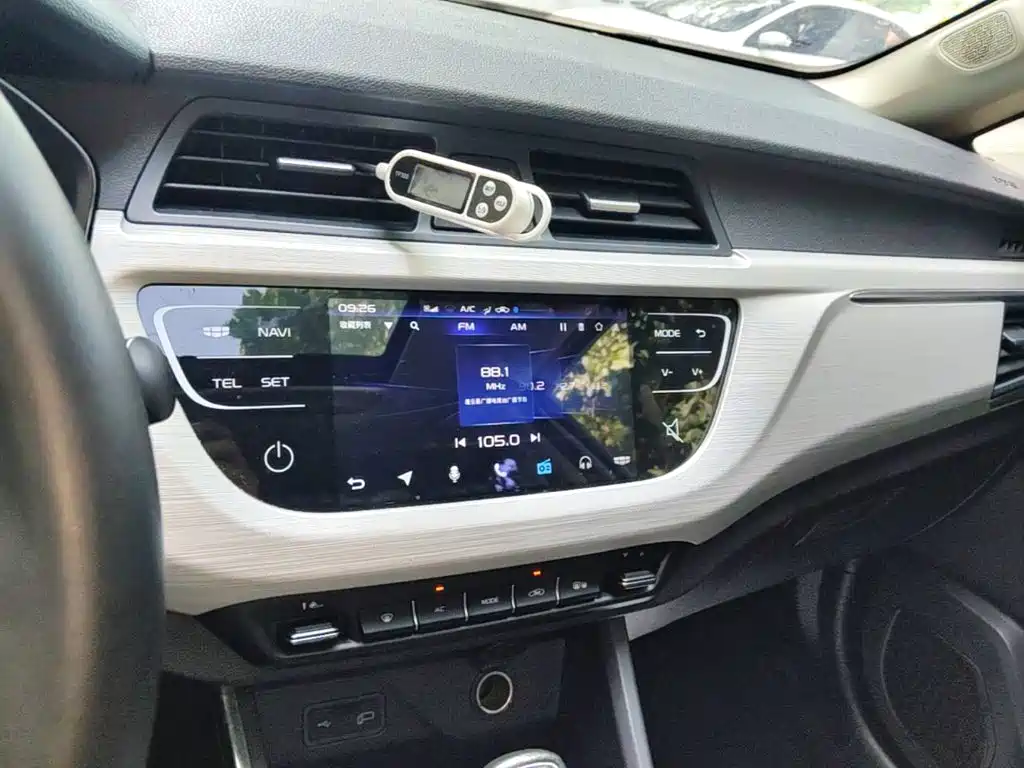 Geely Vision X3 2020 — фото 13