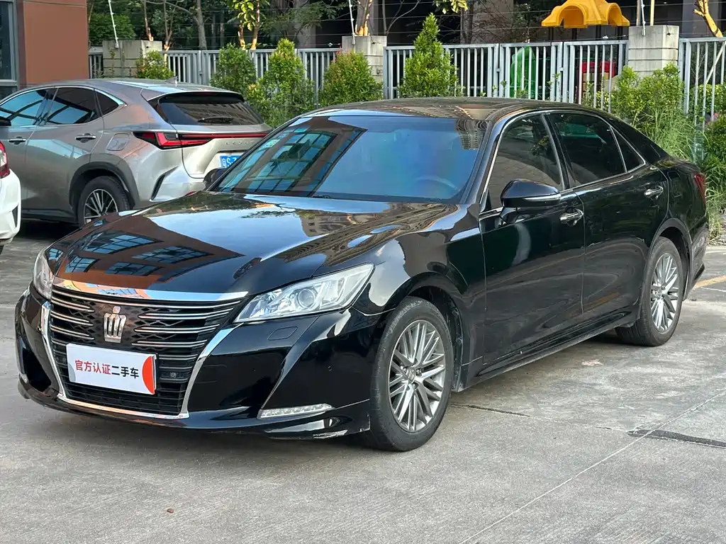 Toyota Crown 2016 — фото 1