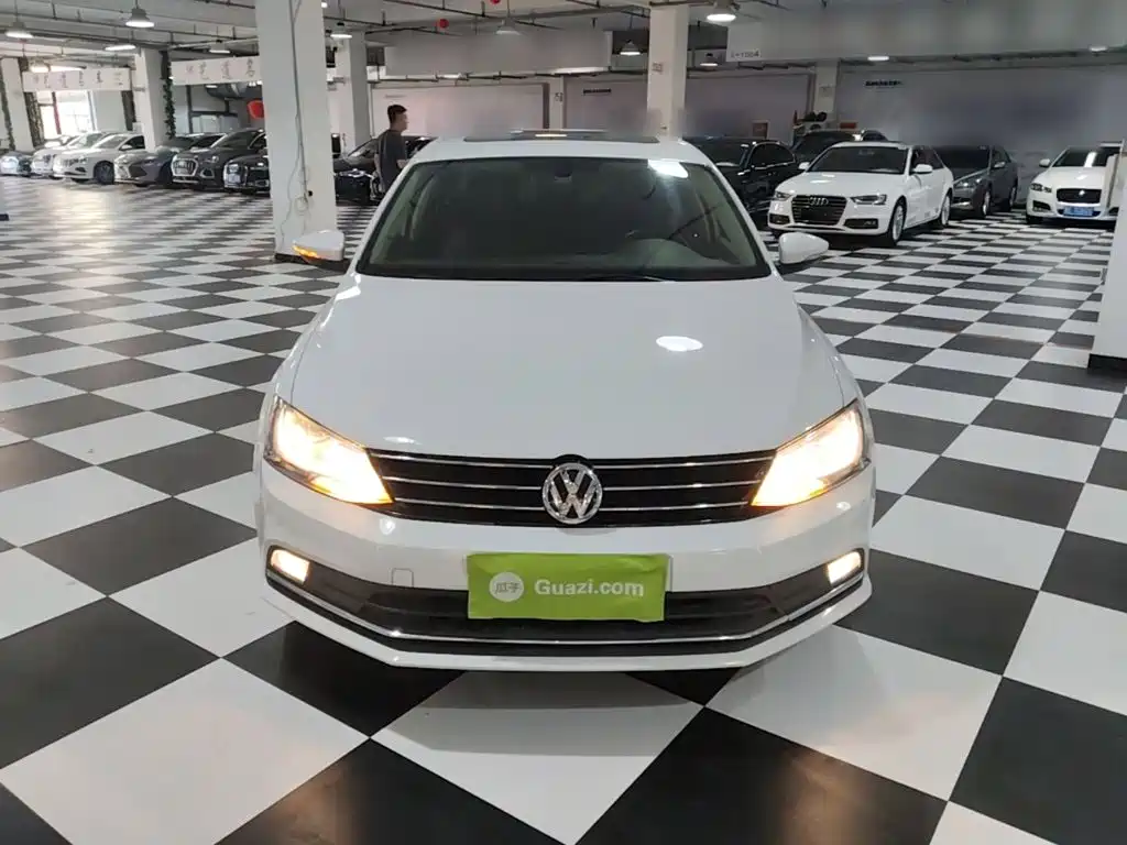 Volkswagen Sagitar 2019