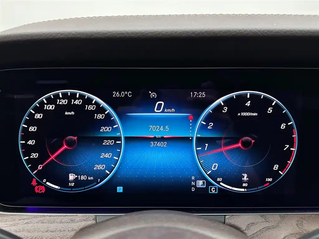 Mercedes-Benz E-Class 2021 — фото 14