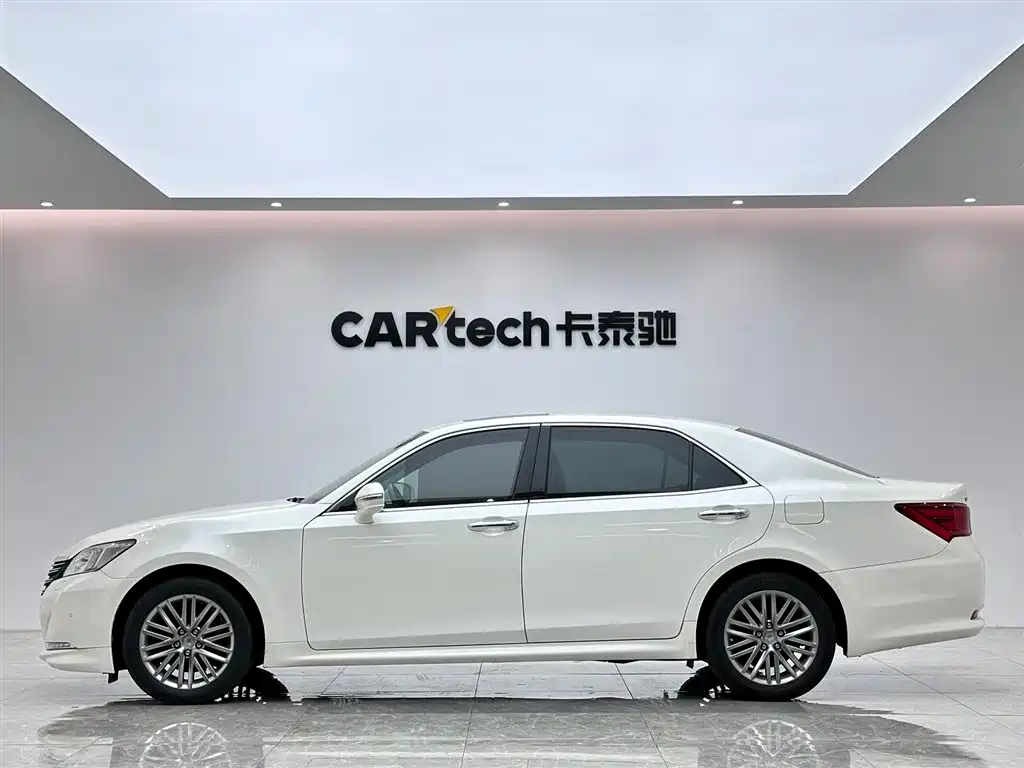 Toyota Crown 2017 — фото 2