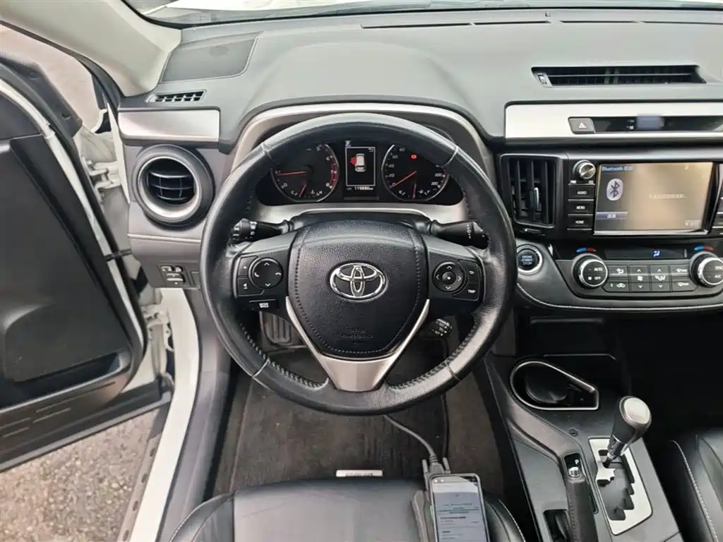 Toyota RAV4 2019 — фото 11