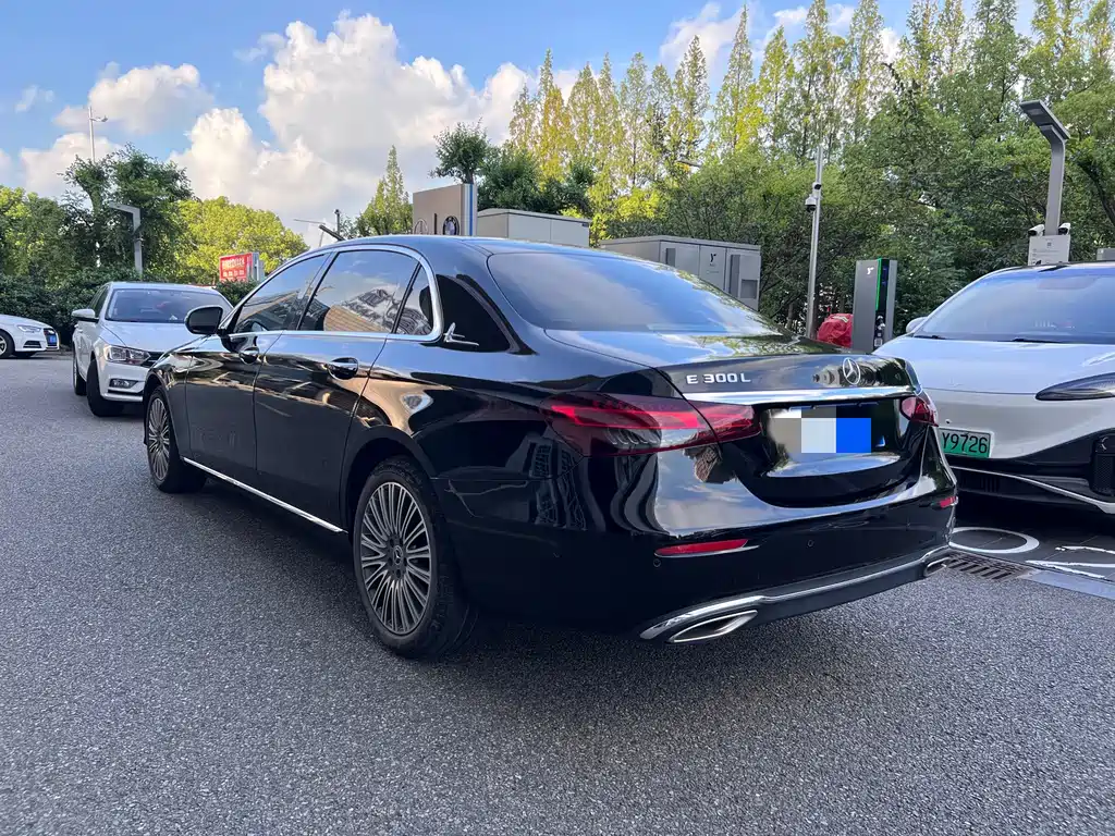 Mercedes-Benz E-Class 2023 — фото 16