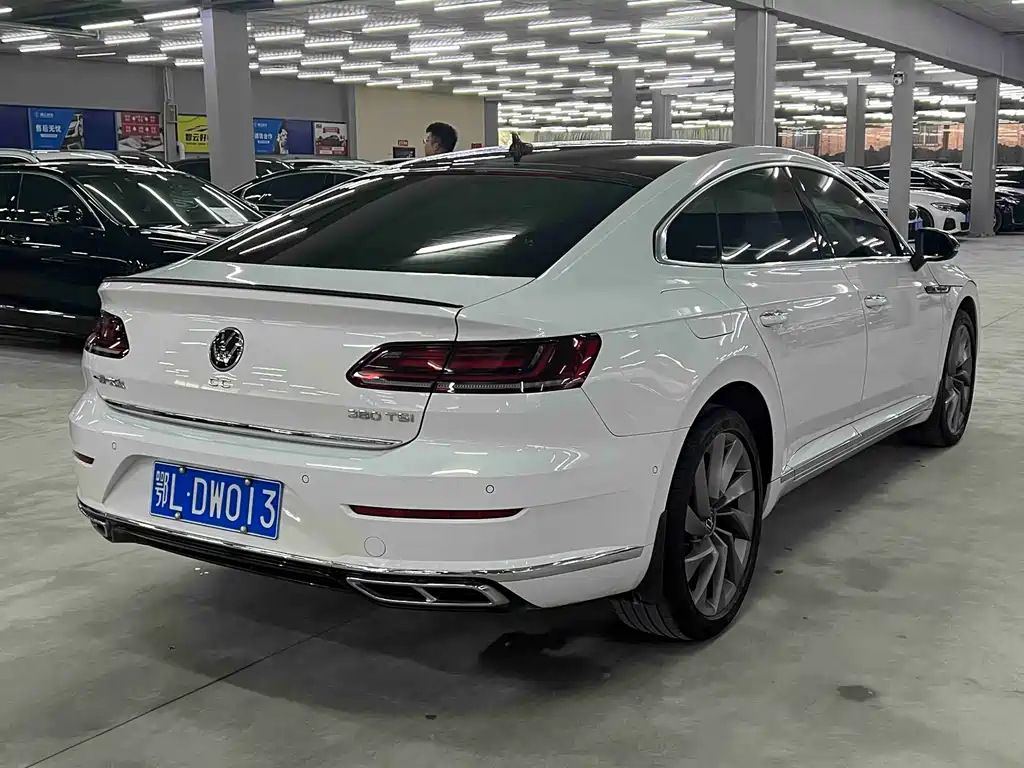 Volkswagen CC 2023 — фото 9