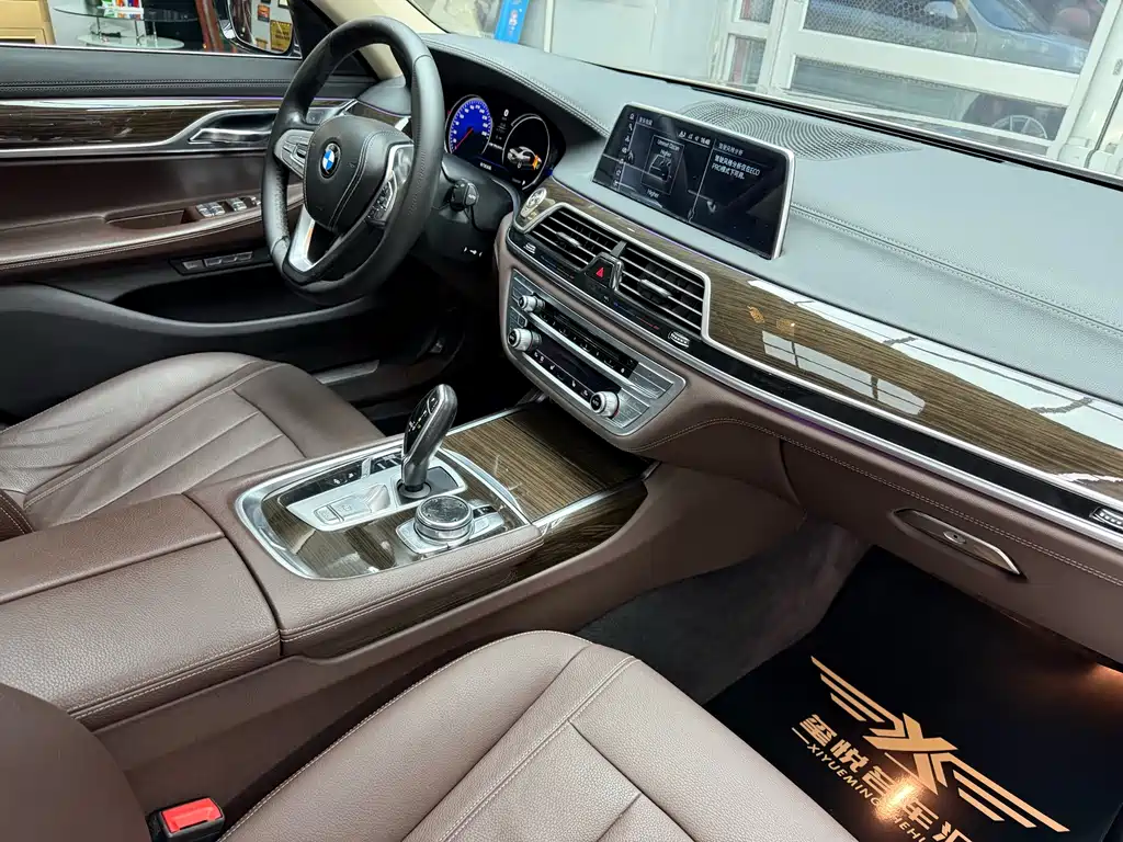 BMW 7 Series 2017 — фото 37