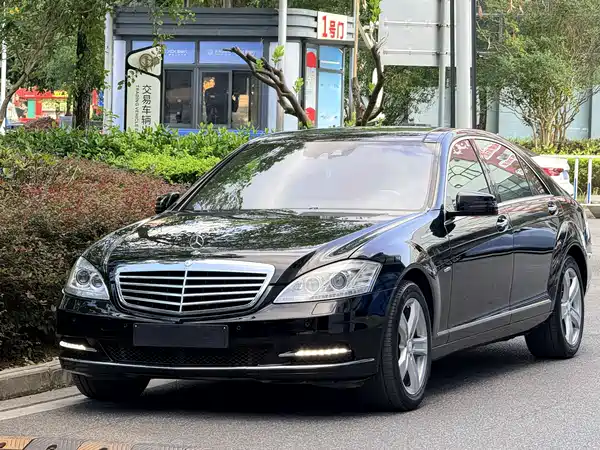 Mercedes-Benz S-Class 2011