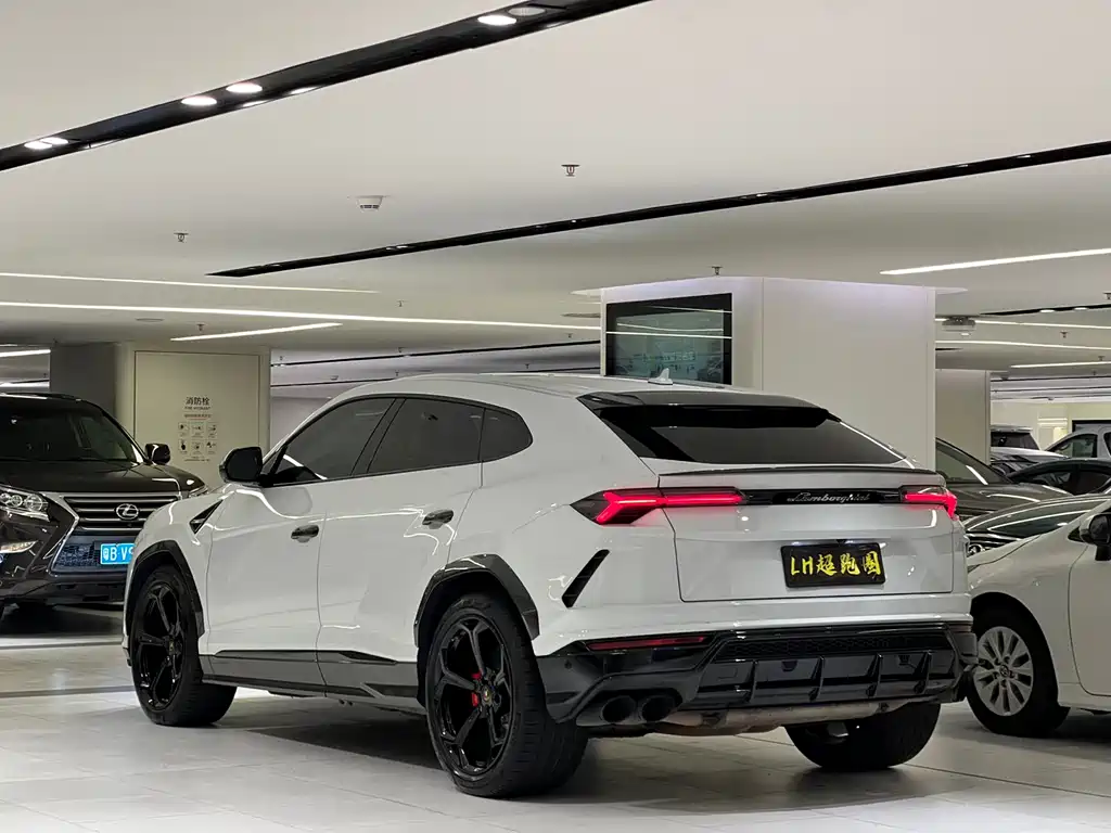 Lamborghini Urus 2019 — фото 11
