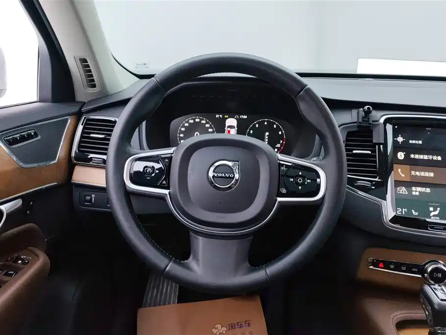 Volvo XC90 2019 — фото 15